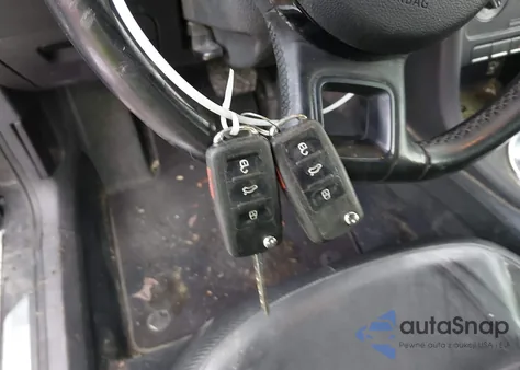 2013 Volkswagen Beetle 2.5L из США, поврежденный, VIN 3VWJP7AT9DM621948